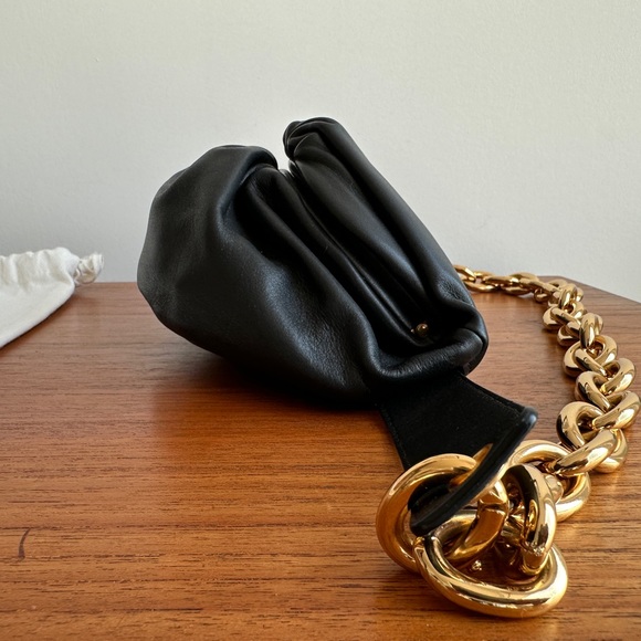 Bottega Veneta Chain Pouch Belt Bag in Black Leather - Picture 5 of 17